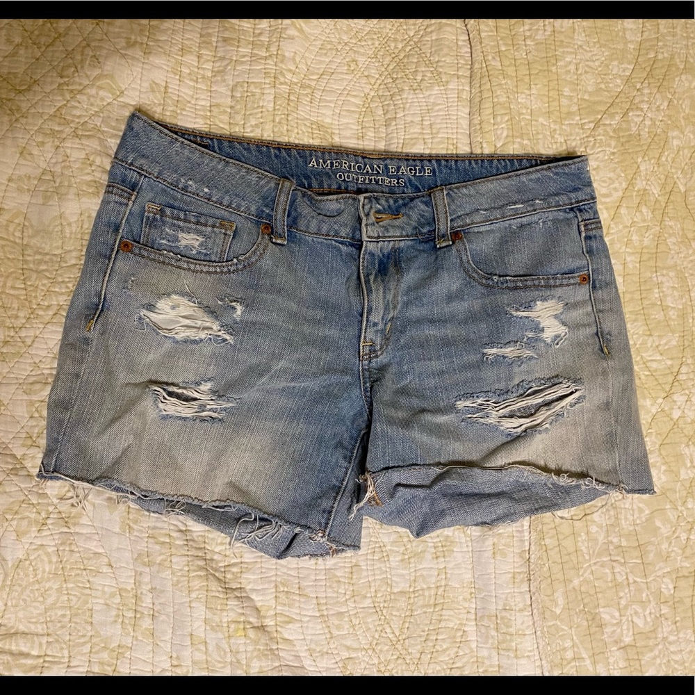 American Eagle denim shorts
Size 10